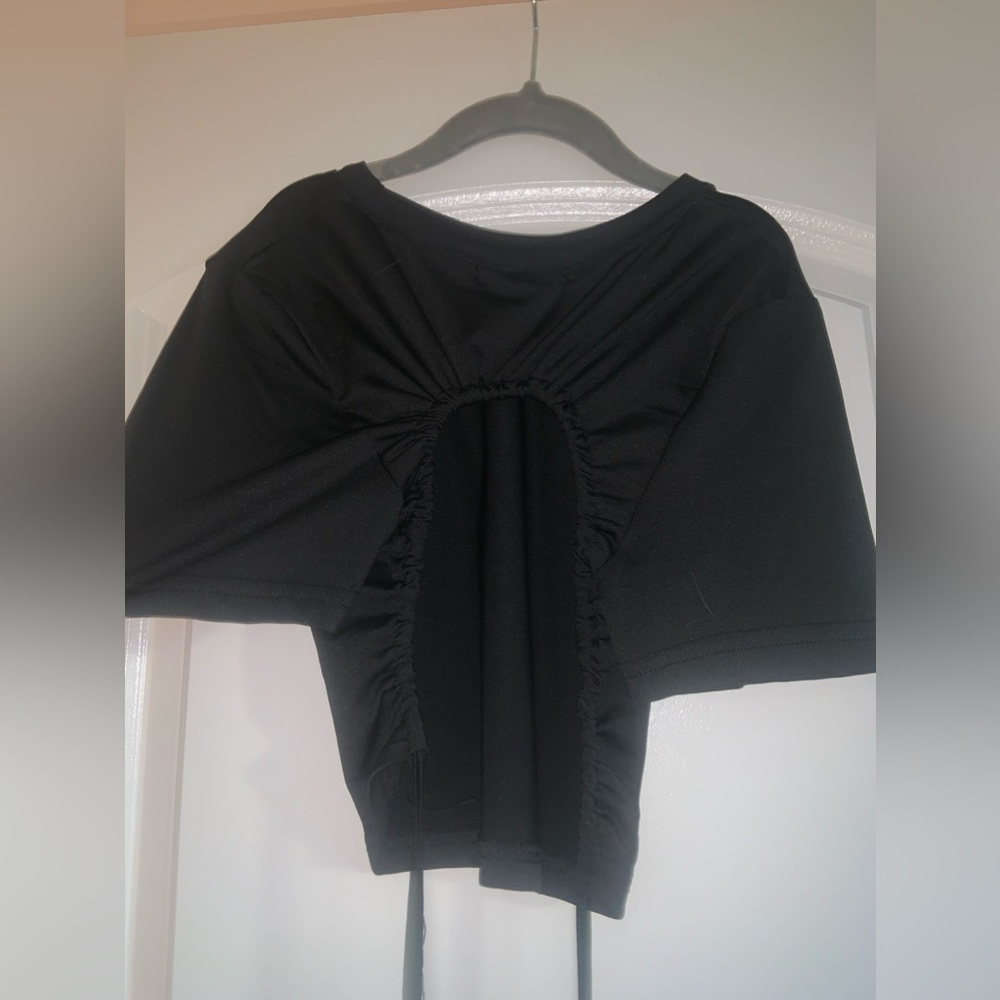 SHEIN Black Crop Top With Open Back